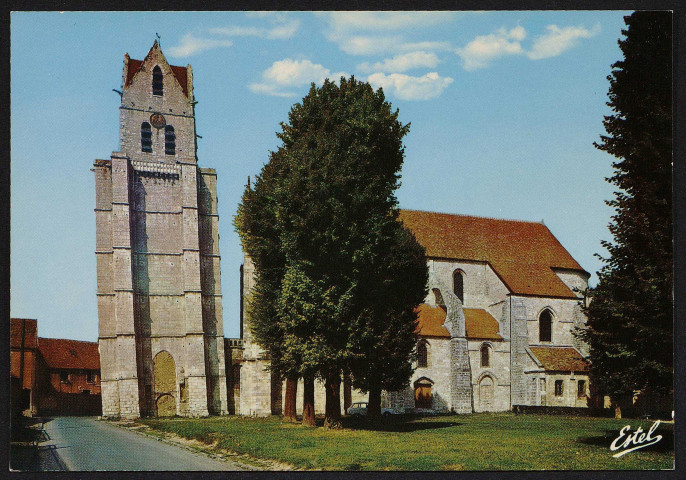 Etampes.- L'église Saint-Martin (XIIe XIIIe siècles) et sa tour penchée (reconstruite au XVIe siècle). 