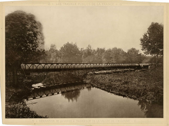 ESSONNE (Département).- Dérivation de la vanne, traversée de l'Essonne, [vers 1900], N et B. Dim. 23 x 32,5 cm. 