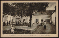 MARCOUSSIS.- La Ronce : cour intérieure [1925-1935].