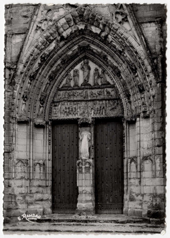 SAINT-SULPICE-DE-FAVIERES. - Le portail de l'église [Editeur Rameau]. 