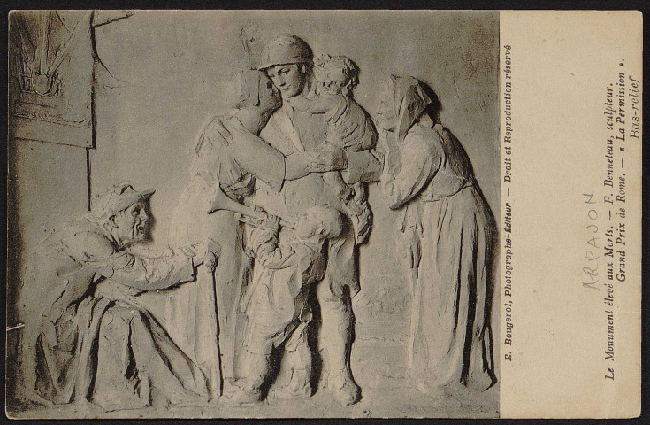 Arpajon.- Le monument élevé aux morts. La Permission, bas-relief de F. Benneteau, sculpteur, grand prix de Rome [1920]. 
