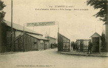 ETAMPES. - Ecole d'aviation militaire à Ville-Sauvage, entrée principale [Editeur S. et O. artistique, Allorge]. 