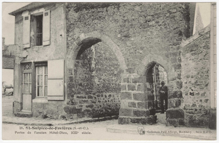 SAINT-SULPICE-DE-FAVIERES. - Portes de l'ancien Hôtel-Dieu, XIIIème siècle [Editeur Seine-et-Oise artistique, Allorge]. 