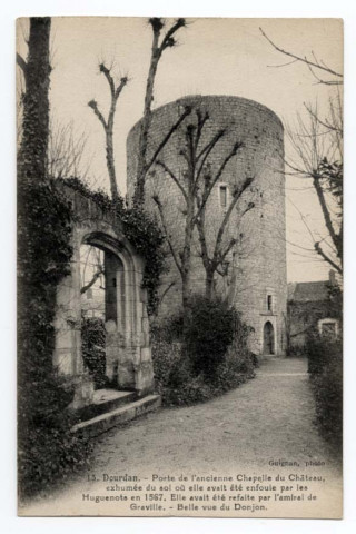 DOURDAN. - Porte de l'ancienne chapelle du château. Guignan [notice explicative au recto]. 