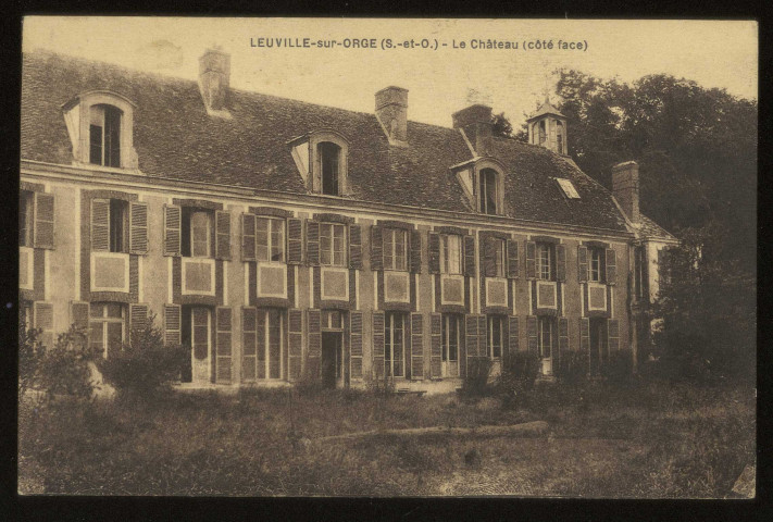 LEUVILLE-SUR-ORGE. - Le château (côté face). Editeur Union phototypique parisienne, Paris, 1933, timbre à 20 centimes, sépia. 