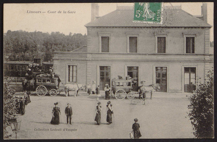 LIMOURS.- Cour de la gare, 1908. 