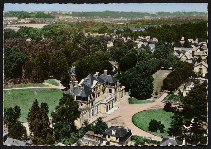 Draveil.- En avion au-dessus du château de Paris-Jardins [1960-1964]. 