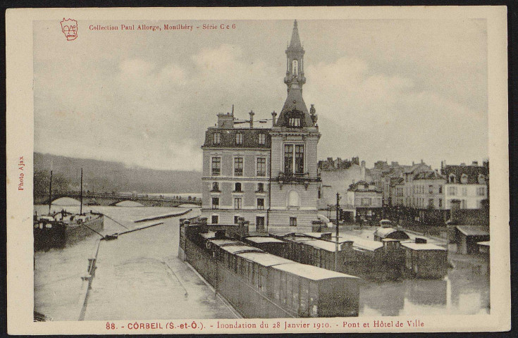 Corbeil-Essonnes.- Inondation du 28 janvier 1910 : pont et hôtel de ville [1910]. 