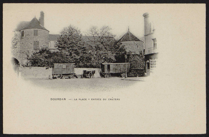Dourdan .- La place et l'entrée du château [1903]. 