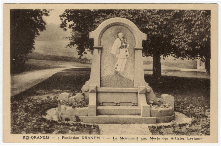 RIS-ORANGIS. - Maison de retraite des artistes lyriques. Fondation Dranem. Le monument aux morts.[sépia]. 
