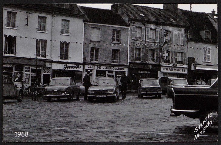 Montlhéry.- Place du Marché (1968). 