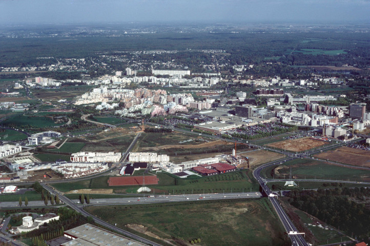 EVRY. - Vue aérienne. Vue générale de la ville nouvelle (octobre 1986). 