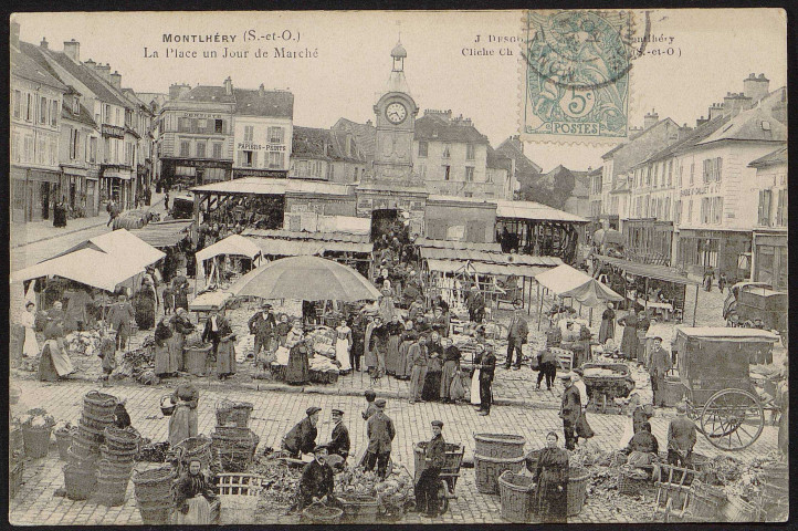 Montlhéry.- La place un jour de marché [1904-1910]. 