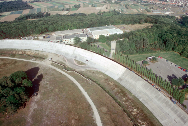 MONTLHERY, LINAS. - Vue aérienne. L'autodrome : vue générale (octobre 1980). 