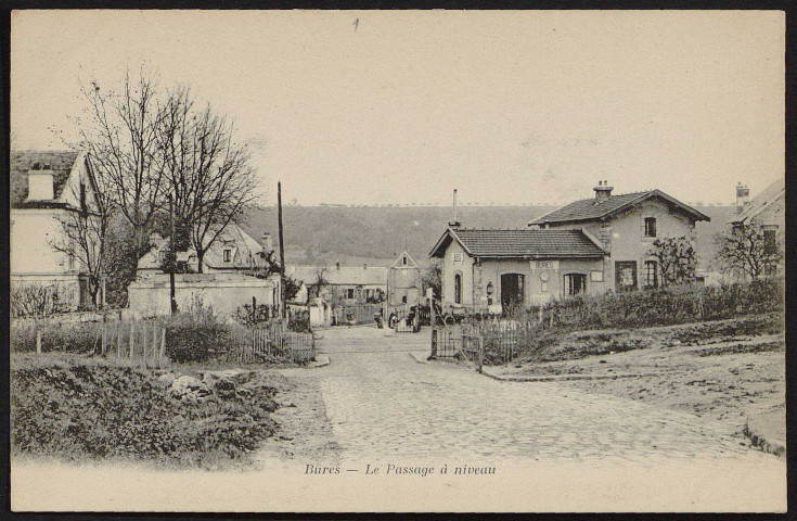 Bures-sur-Yvette.- Le passage à niveau et gare [1904-1920]. 