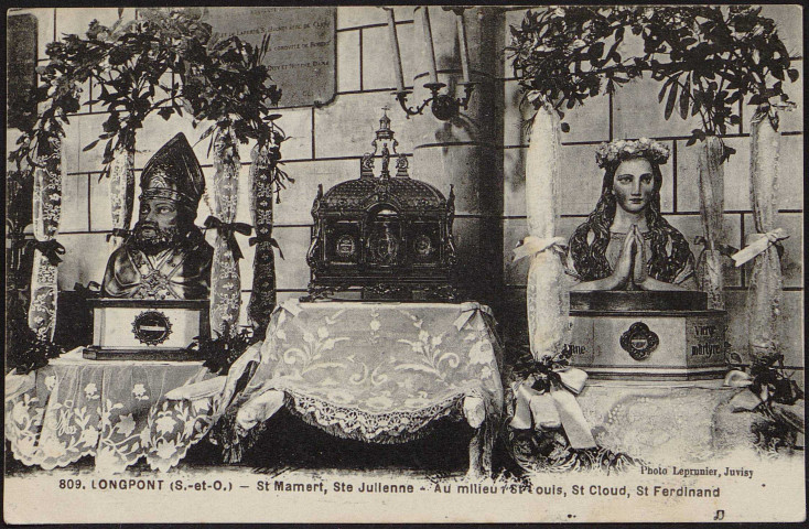 LONGPONT-SUR-ORGE.- Intérieur de l'église. Reliquaire, Saint-Mamert, Sainte-Julienne et au milieu Saint-Louis, 1925.
