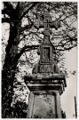 VAUHALLAN. - Croix du cimetière. 