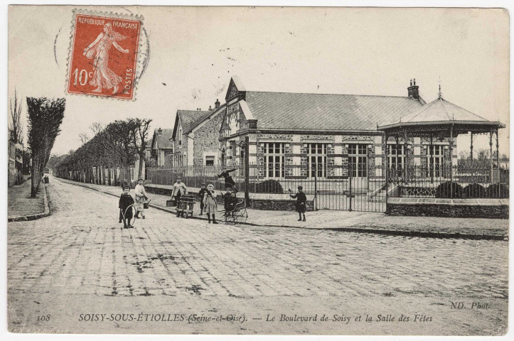 SOISY-SUR-SEINE. - Le boulevard de Soisy et la salle des fêtes [Editeur ND, 1910, timbre à 10 centimes]. 