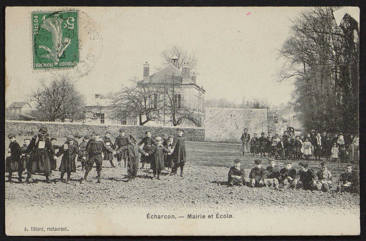 Echarcon.- Mairie et école (1912). 