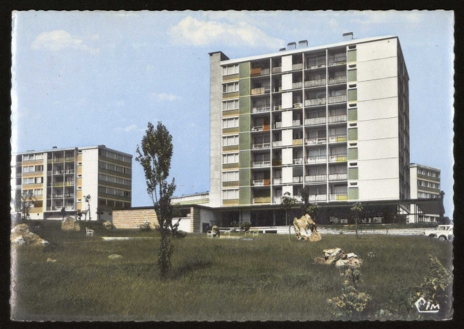 CORBEIL-ESSONNES. - L'Ermitage. Les immeubles du quartier. Editeur Combier Impr., Mâcon, 1969, couleur. 