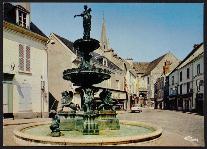 Etampes.- Place Notre-Dame. La fontaine [1970-1980]. 