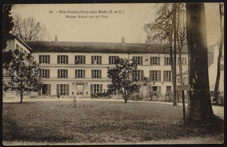 SAINTE-GENEVIEVE-DES-BOIS.- La maison Russe vue du parc [1920-1930]. 