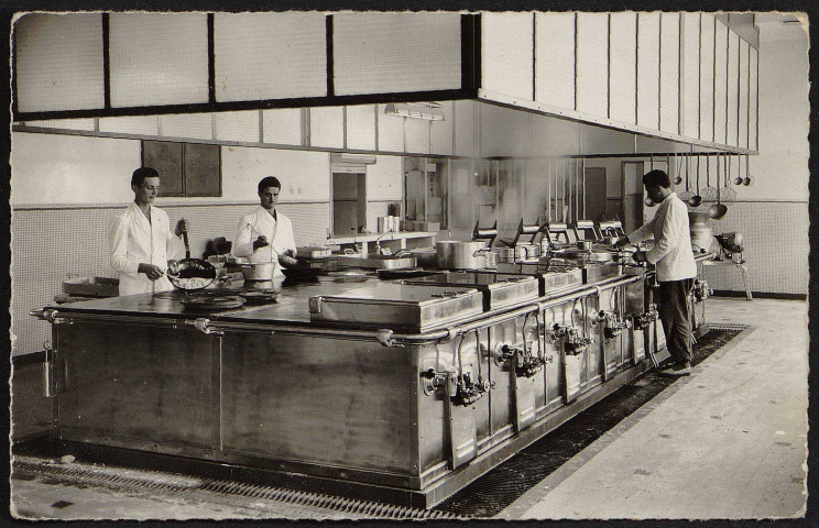 Montlhéry.- Camp militaire : Cuisine [1950-1960]. 