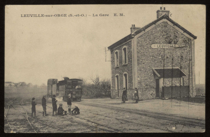 LEUVILLE-SUR-ORGE. - La gare. Editeur E. M., 1926. 