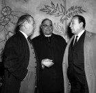 Tino ROSSI (à droite) à la chapelle SAINT-BLAISE en présence de l'abbé HUP (au centre) et de Marcel HOUDY, 14 avril 1962, négatif, noir et blanc.