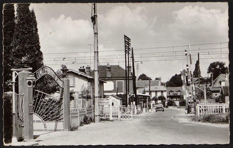 Breuillet.- Le parc et la rue de la gare (21 août 1961). 