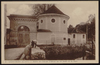 SAINT-VRAIN.- Château de l'Epine : Entrée de l'ancien château sur les bords de la Juine [1925-1935]. 