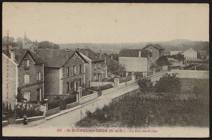 SAINT-MICHEL-SUR-ORGE.- La rue des Ecoles [1904-1920].