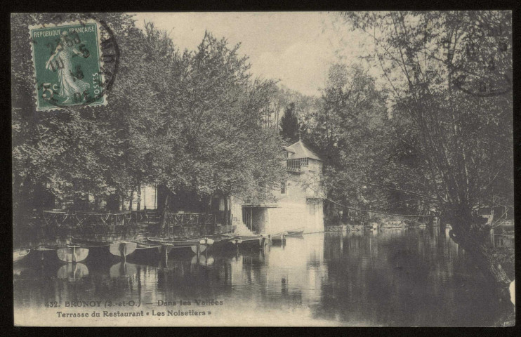 BRUNOY. - Dans les vallées. Terrasse du restaurant Les Noisetiers. Photo-éditeur Mulard, Yerres, 1913,timbre à 5 centimes. 