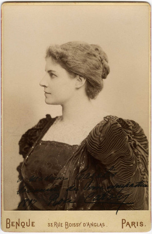 PARIS.- Portrait de Rose CARON dédicacé à Madame CAZALIS, 1897, N et B. Dim. 16 x 10,5 cm. 