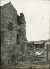 Eglise de Vassogne, extérieur en ruine : photographie noir et blanc.