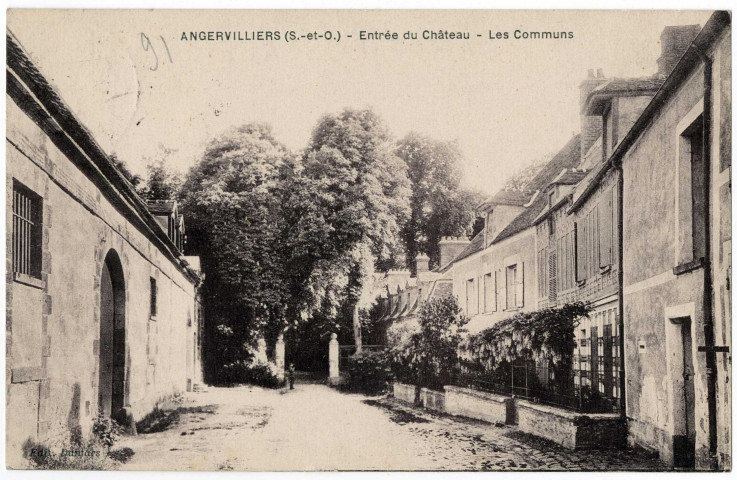 ANGERVILLIERS. - Entrée du château. Les communs, 1929, 2 mots, 25 c, ad., sépia. 