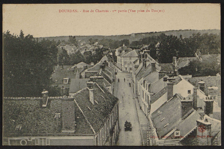 Dourdan .- Rue de Chartres, (1re partie, vue prise du donjon) (23 septembre 1917). 