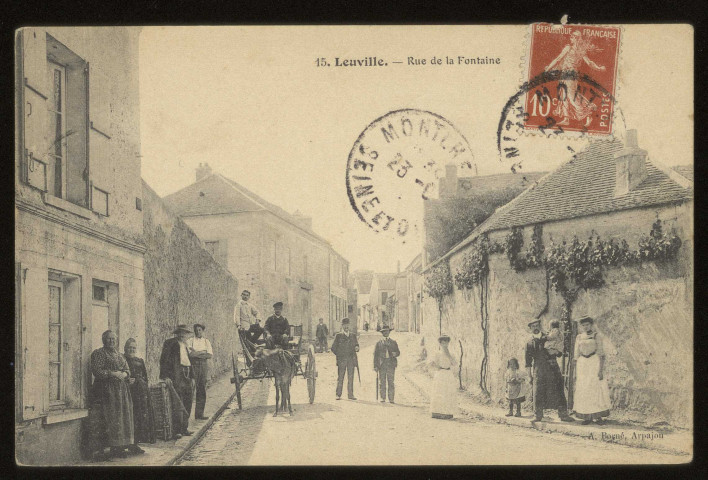 LEUVILLE-SUR-ORGE. - La rue de la fontaine. Editeur A. Borné, Arpajon, 1911, timbre à 10 centimes. 
