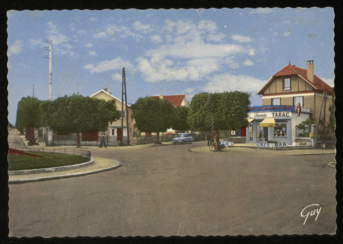 SAVIGNY-SUR-ORGE. - Place de la République. (Editions d'art Guy, 1982, 1 timbre à 1 franc quatre-vingt centimes, colorisée.) 