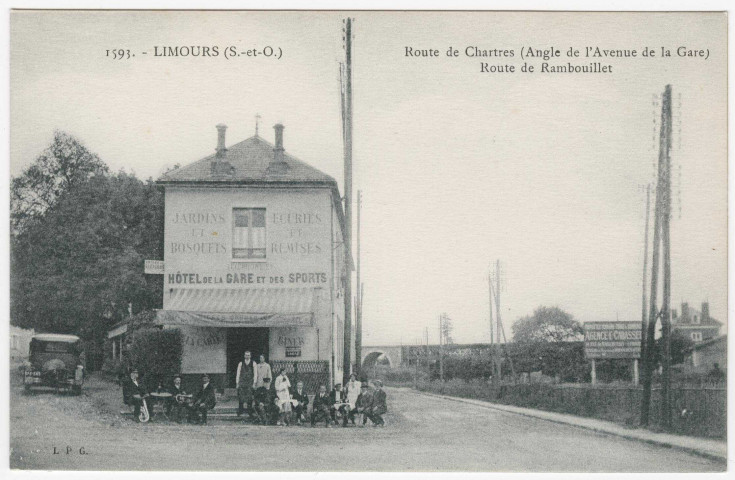 LIMOURS-EN-HUREPOIX. - Route de Chartres (angle de l'Avenue de la Gare). Route de Rambouillet. LPG, cl. 19A13e. 