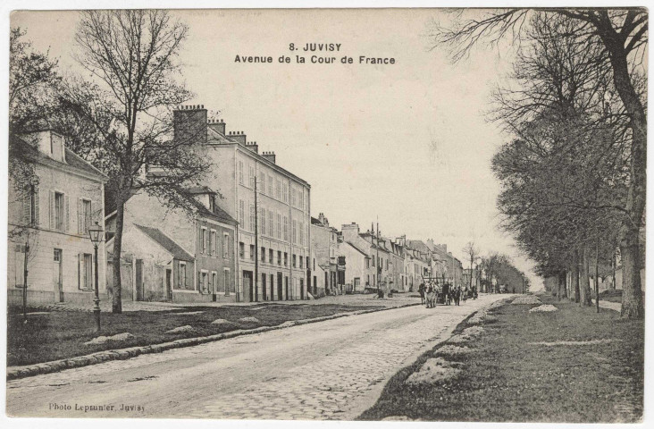 JUVISY-SUR-ORGE. - Avenue de la Cour de France. Photo Leprunier, 1917. 