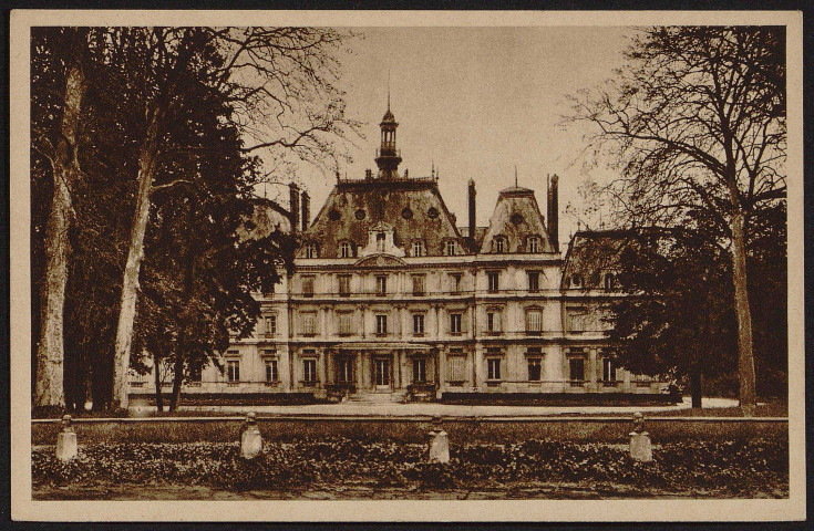 LONGPONT-SUR-ORGE. - Lormoy. Le château : façade principale [1920-1930].