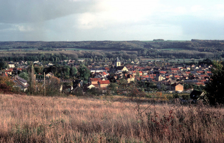 ETRECHY. - L'église et le village (novembre 1979). 