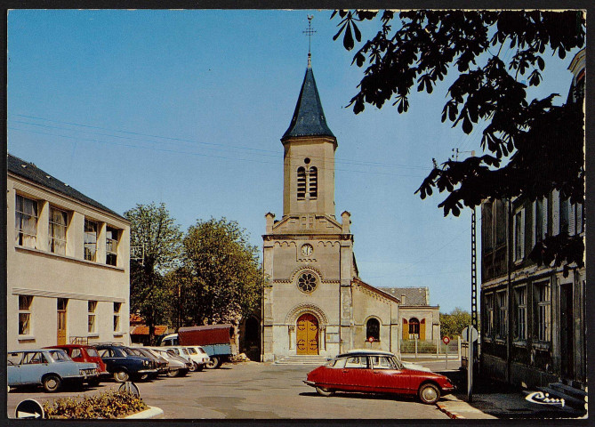 MONTGERON.- Place de Rottembourg et l'église Saint-Jacques (22 novembre 1973).