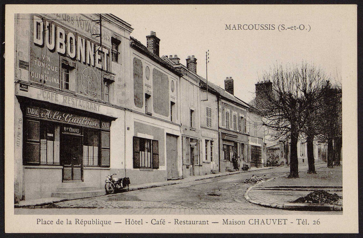 MARCOUSSIS.- Place de la République : Maison Chauvet [1920-1930].