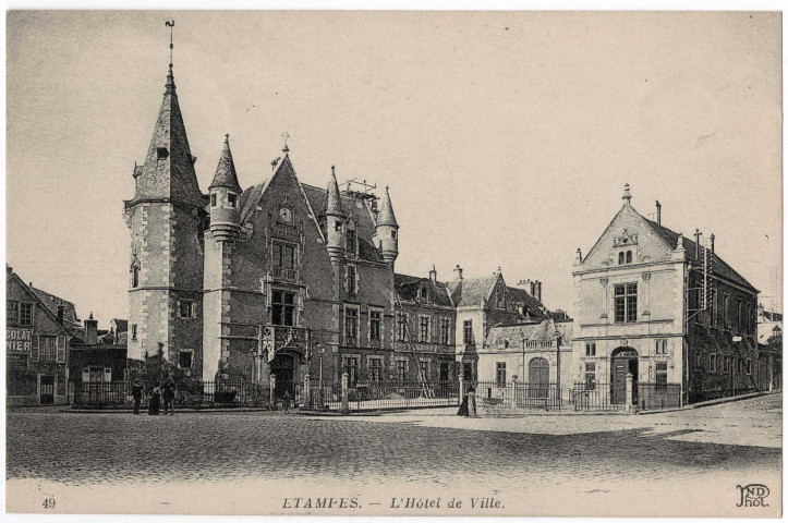 ETAMPES. - L'hôtel de ville. Photo ND. 