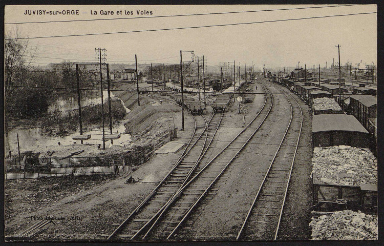 JUVISY-SUR-ORGE.- La gare et les voies [1910-1930].