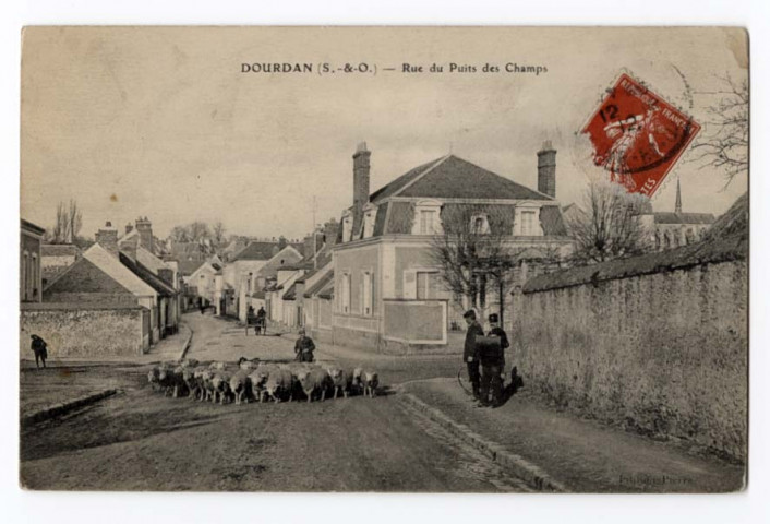 DOURDAN. - Rue du Puits des Champs. Editeur Pierre, timbre à 10 centimes. 