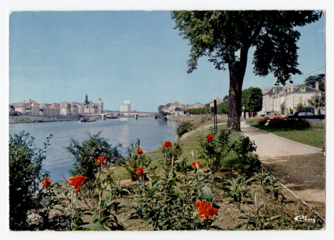 CORBEIL-ESSONNES. - Les rives de la Seine, CIM, 12 lignes, couleur. 