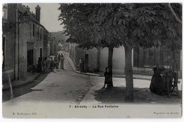 ETRECHY. - La rue Fontaine [Editeur Desforges, 1909, timbre à 10 centimes]. 